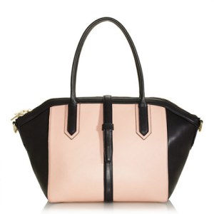 A recent addition to my bag collection...purses are my favorite thing!! And I'm in love with this one!